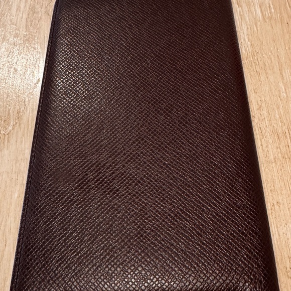 Louis Vuitton Taiga Leather Porte-Valeurs Credit Vertical Burgundy EUC - Picture 2 of 6